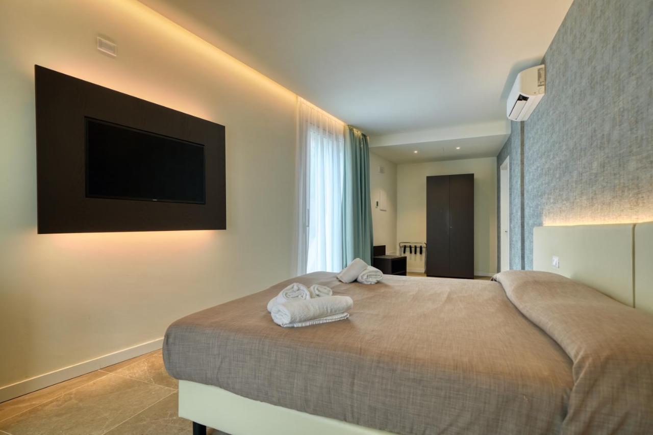 Hotel Palazzo Del Garda & Spa Десенцано дел Гарда Екстериор снимка