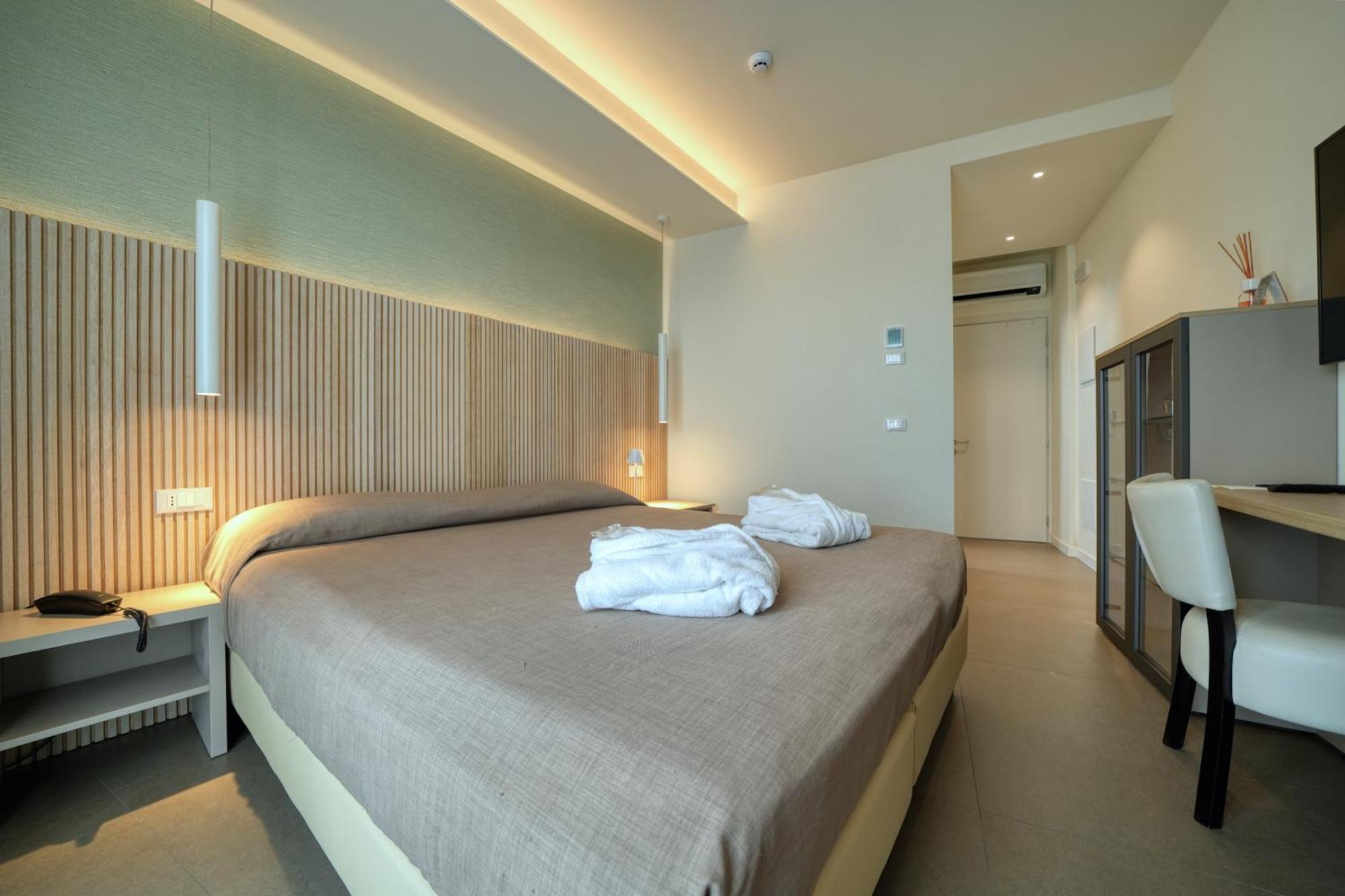 Hotel Palazzo Del Garda & Spa Десенцано дел Гарда Екстериор снимка