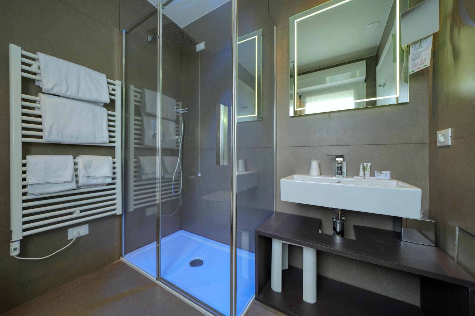 Hotel Palazzo Del Garda & Spa Десенцано дел Гарда Екстериор снимка