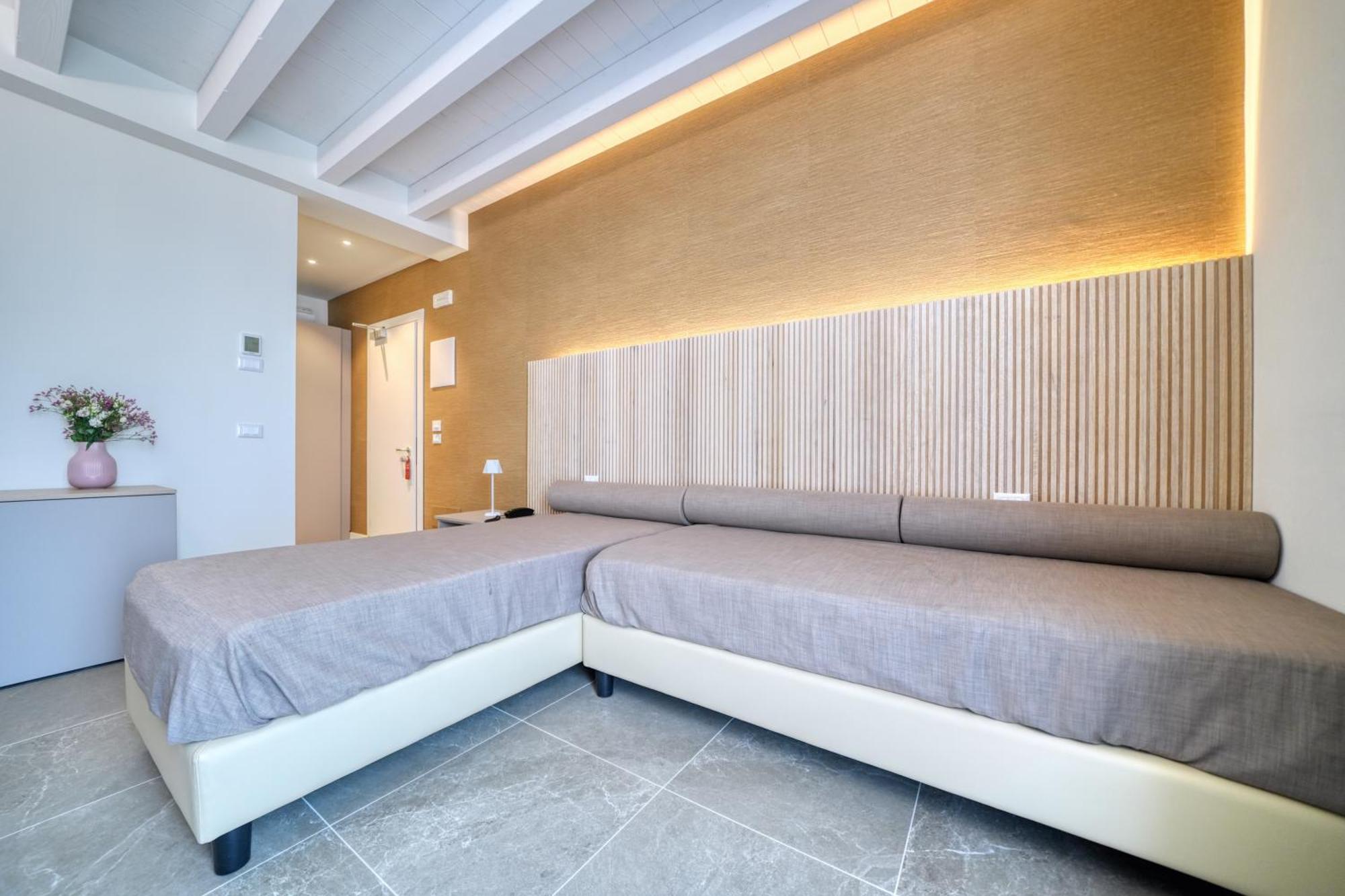 Hotel Palazzo Del Garda & Spa Десенцано дел Гарда Екстериор снимка